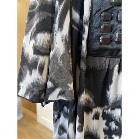 Lane Bryant black grey abstract embellished square neck short sleeve top - Picture 4 of 11